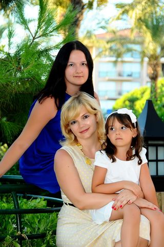 Ергюль Ирина, русский гинеколог в Турции и ее дочери Настя и Ася